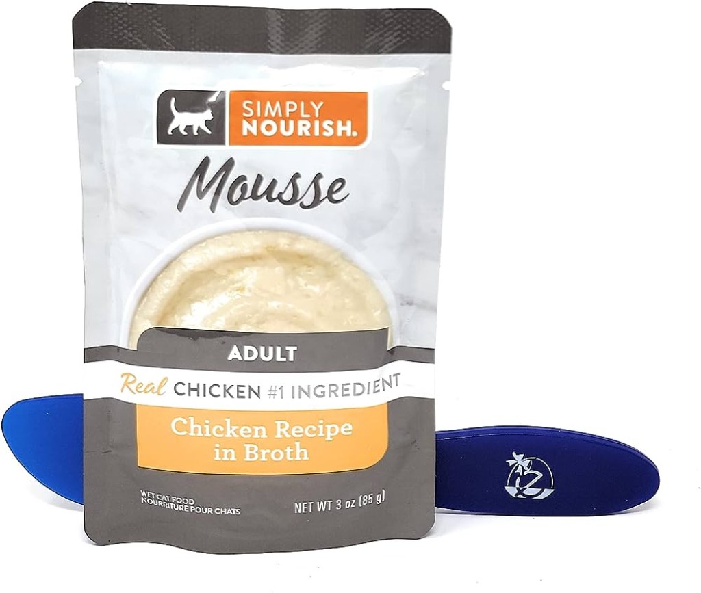 Picture of: Simply Nourish Cat Mousse Wet Food Pouches (Pack of ) and Especiales  Cosas Spatula (Adult Chicken Recipe in Broth)